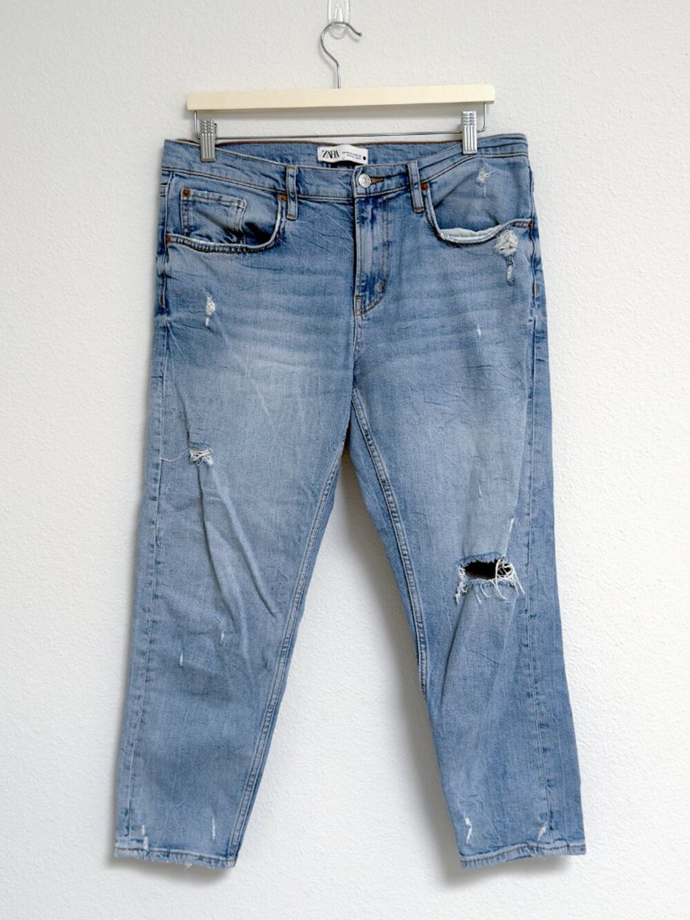 Zara Light Wash Distressed Capri Jeans Ripped Knee Size 10